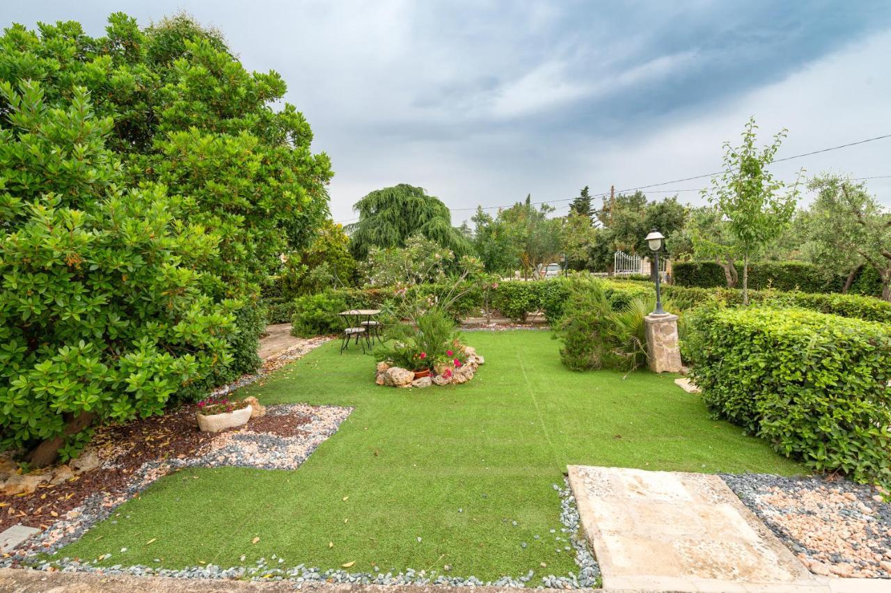 Trullo Il Focolare In Masseria Cisternino Dış mekan fotoğraf